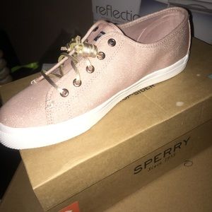 Sperry rose gold sneaker 8 1/2 never been worn